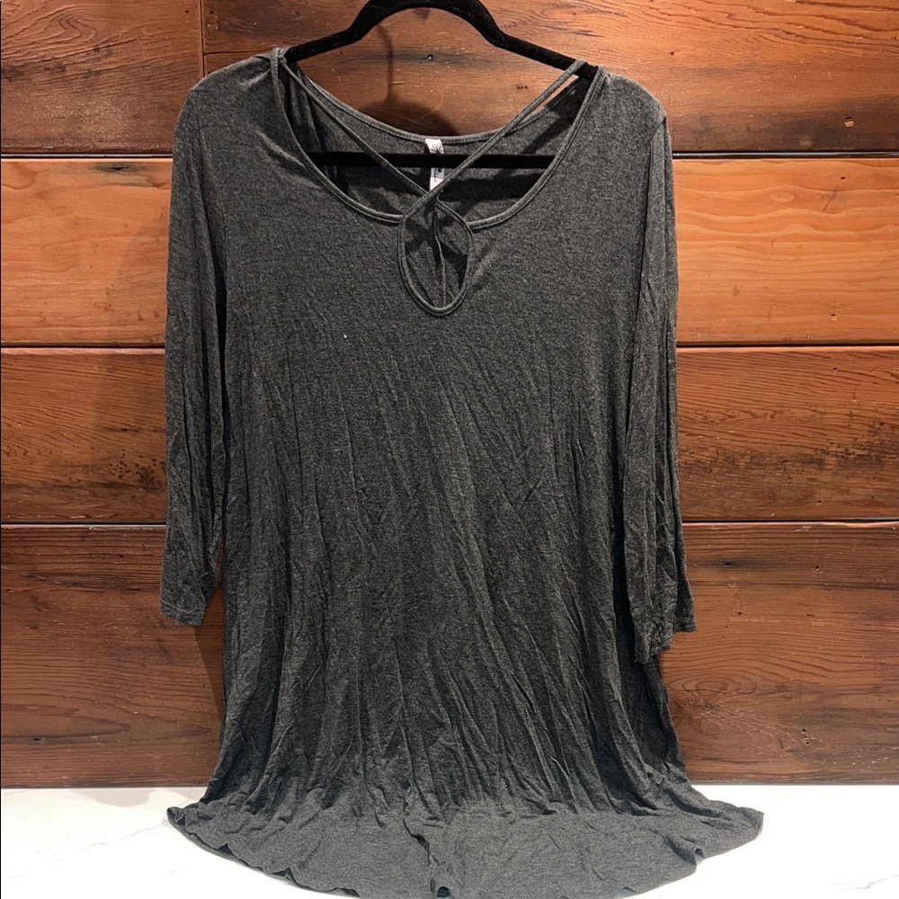 🔥‼️Women's Gray Top with Crisscross Detail‼️🔥